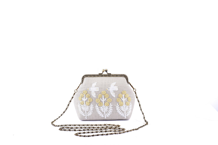 Linen Coin Purse with Iron and Zinc Alloy Handle Frame and Hand-sewn Birds and Flowers Patterns.