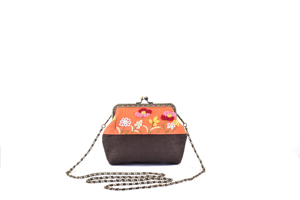 Linen CoinPurse with Iron and Zinc Alloy Handle Frame and Hand-sewn Flowers Patterns
