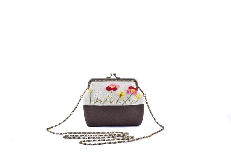 Linen CoinPurse with Iron and Zinc Alloy Handle Frame and Hand-sewn Flowers Patterns